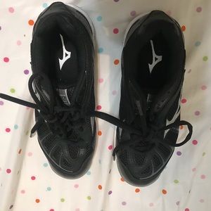 Mizuno women’s size 5 volleyball ball shoes